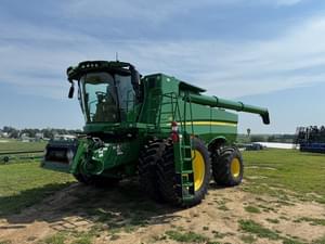2021 John Deere S780 Image