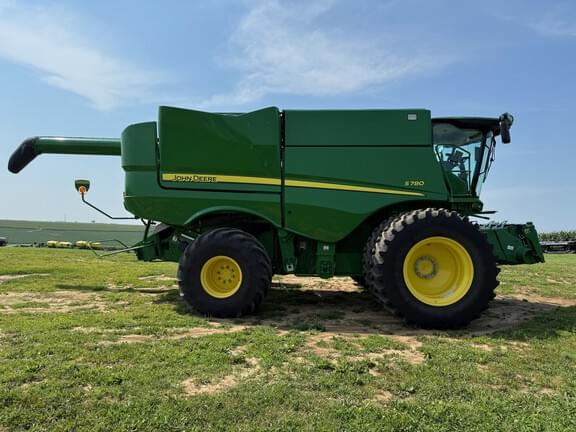Image of John Deere S780 equipment image 4