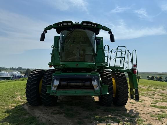 Image of John Deere S780 equipment image 2