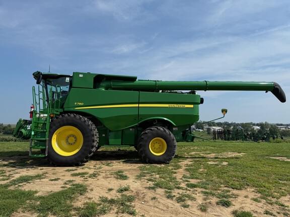 Image of John Deere S780 equipment image 1