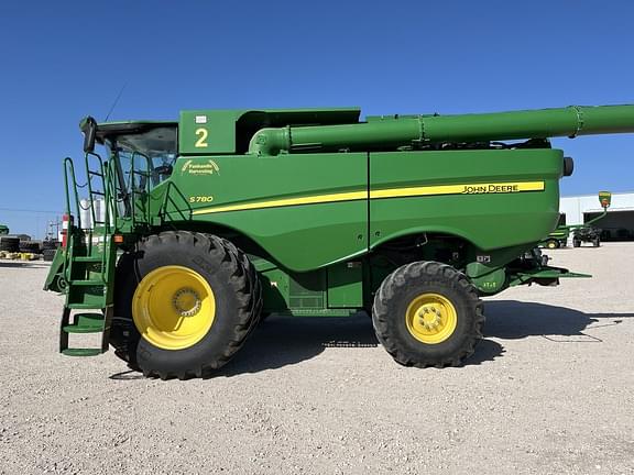 Image of John Deere S780 equipment image 2