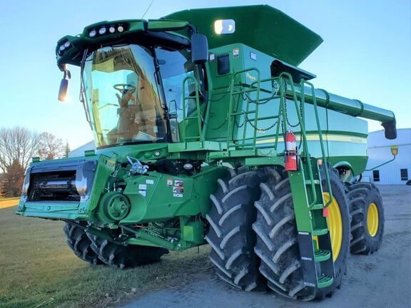 Main image John Deere S780