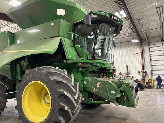 Image of John Deere S780 equipment image 2