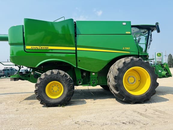 Image of John Deere S780 equipment image 2