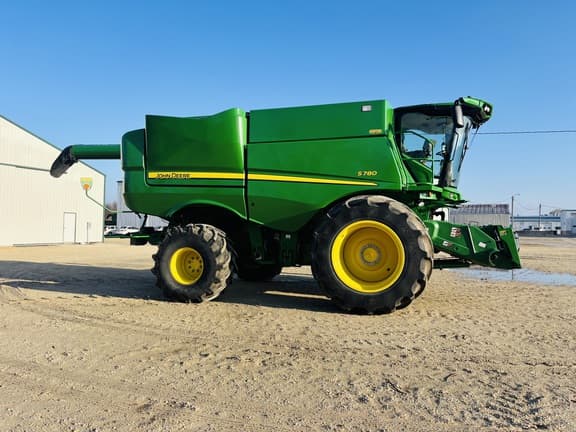 Image of John Deere S780 equipment image 1
