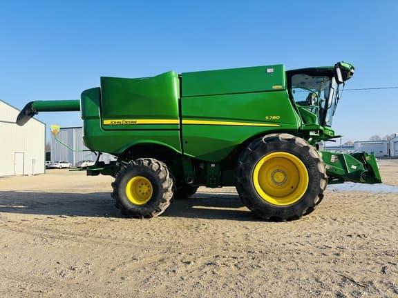Image of John Deere S780 equipment image 4