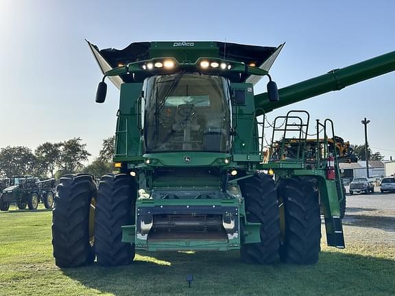 Image of John Deere S780 equipment image 1