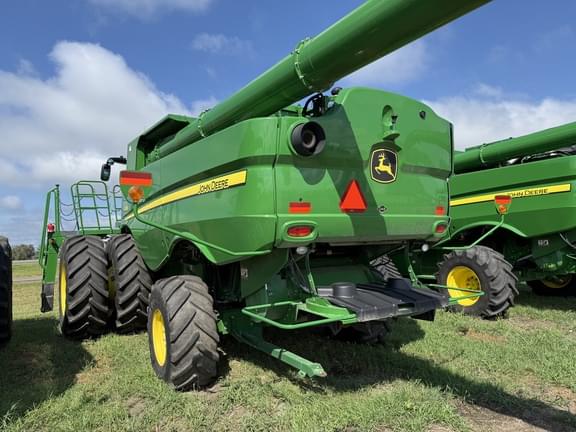 Image of John Deere S780 equipment image 2