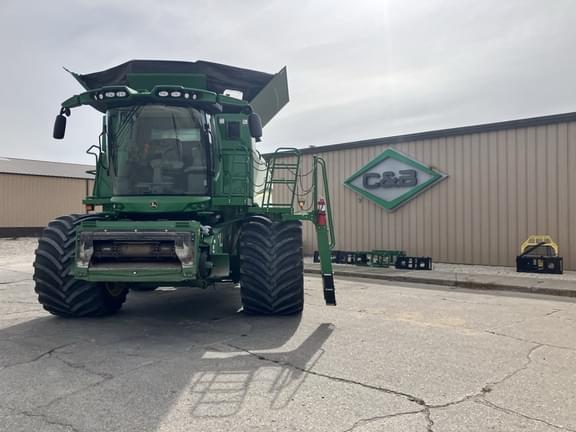Image of John Deere S780 equipment image 1
