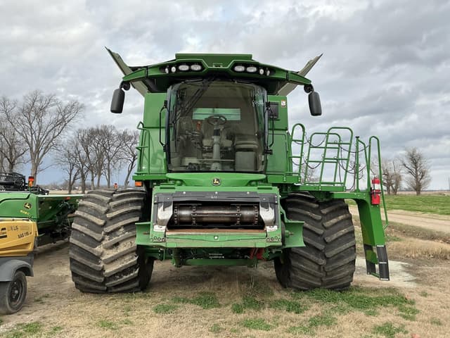 Image of John Deere S780 equipment image 2