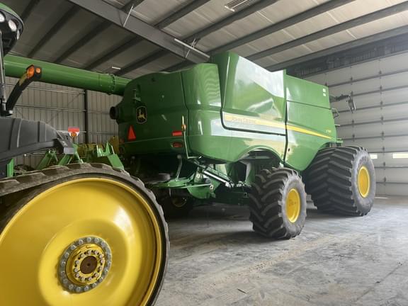 Image of John Deere S780 equipment image 2