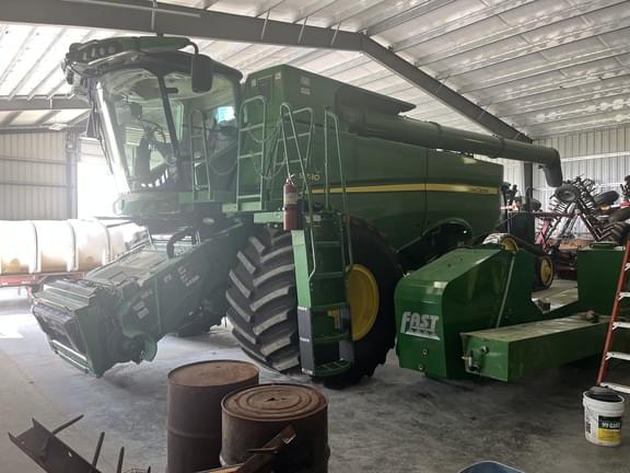 Image of John Deere S780 equipment image 1
