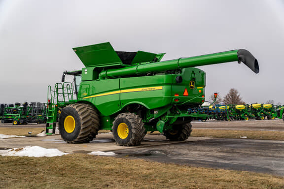 Image of John Deere S780 equipment image 2