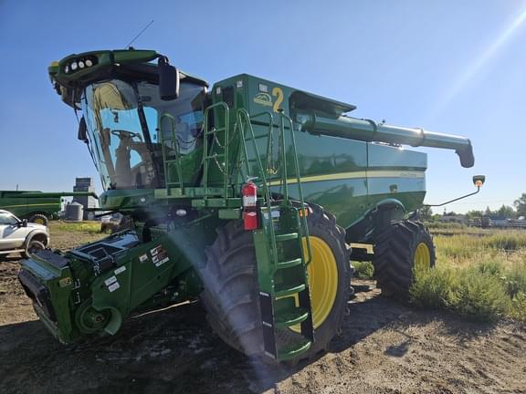 Image of John Deere S780 equipment image 1