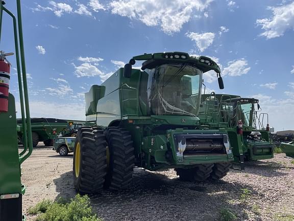 Image of John Deere S780 equipment image 1