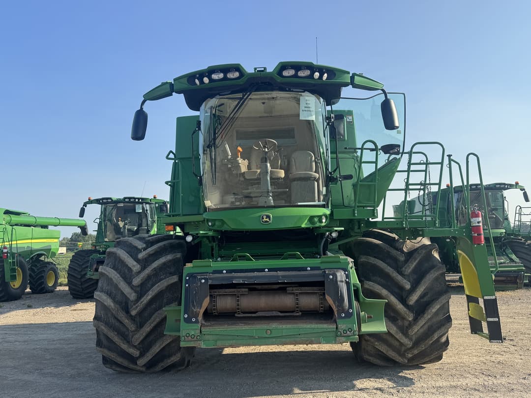 Image of John Deere S780 Image 1
