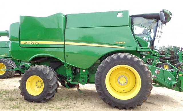 Image of John Deere S780 equipment image 2