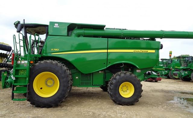 Image of John Deere S780 equipment image 2