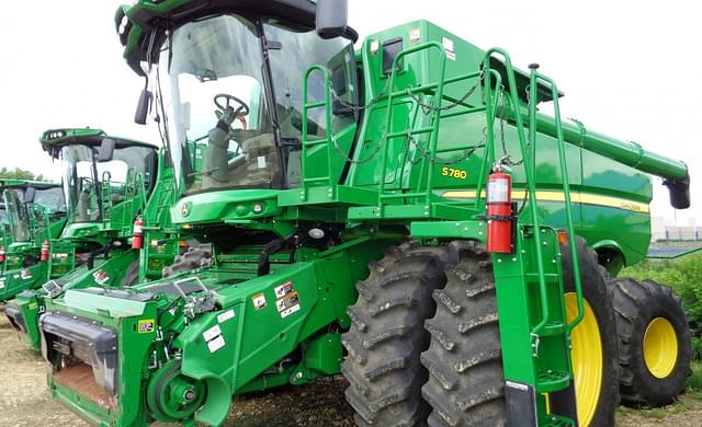 Image of John Deere S780 equipment image 1