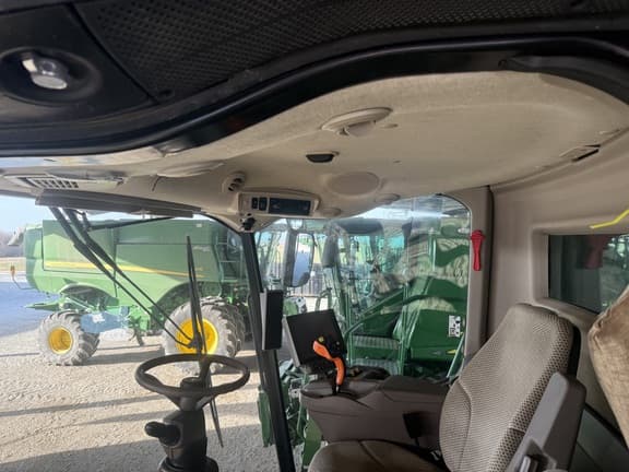 Image of John Deere S780 equipment image 1