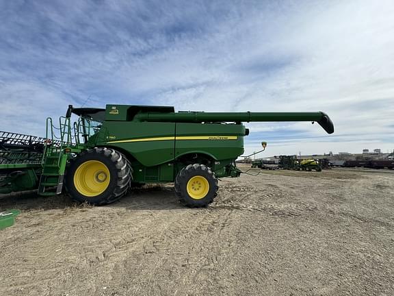 Image of John Deere S780 equipment image 1