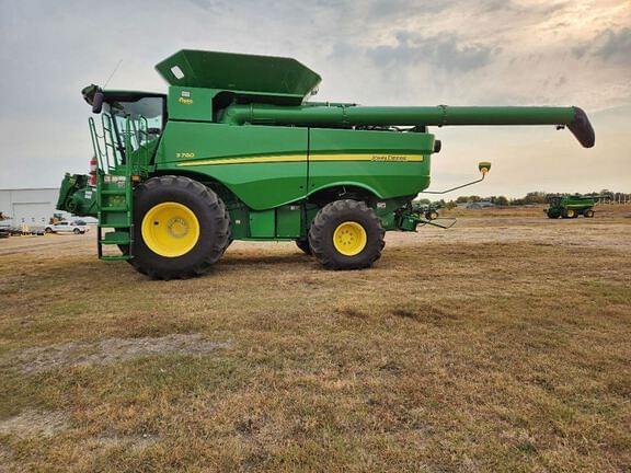 Image of John Deere S780 equipment image 1