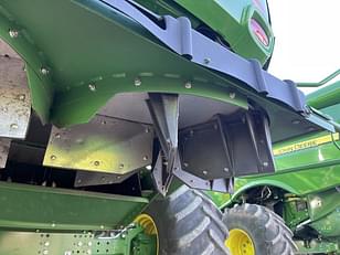 Main image John Deere S780 17