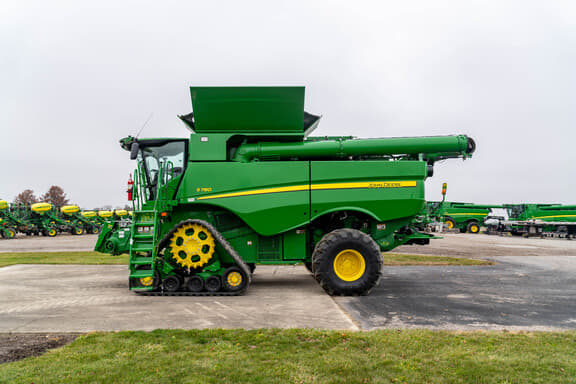 Image of John Deere S780 equipment image 1