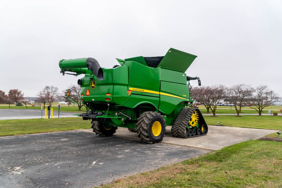Image of John Deere S780 equipment image 4