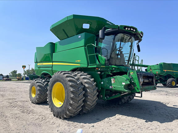 Image of John Deere S780 equipment image 1