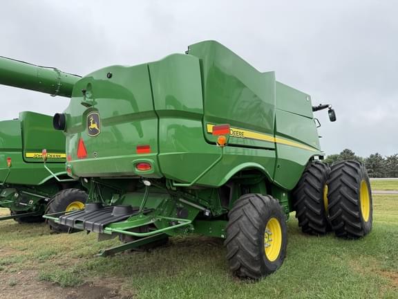 Image of John Deere S780 equipment image 1