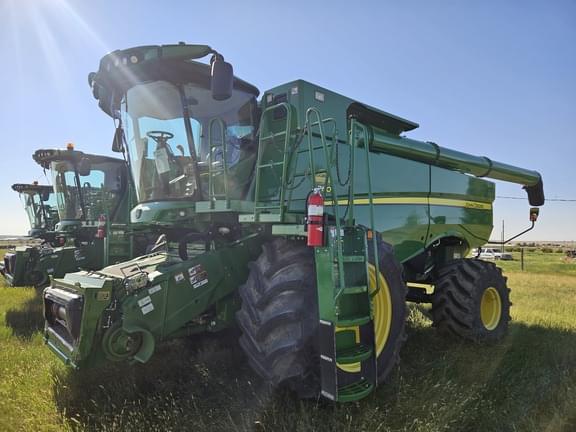 Image of John Deere S780 equipment image 1