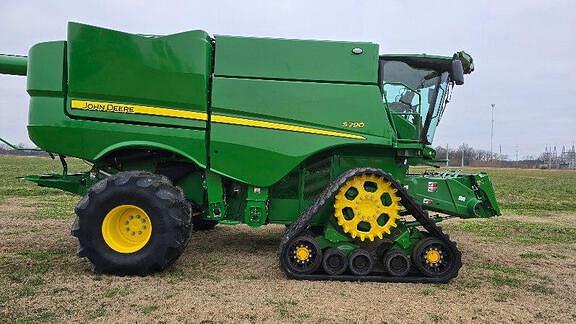 Image of John Deere S780 equipment image 1