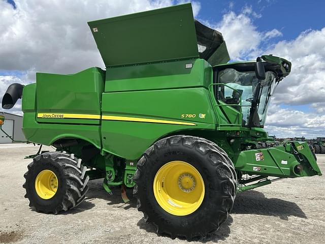 Image of John Deere S780 equipment image 1