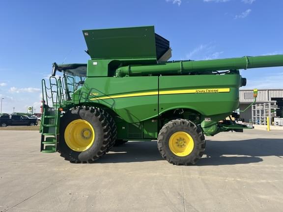 Image of John Deere S780 equipment image 2