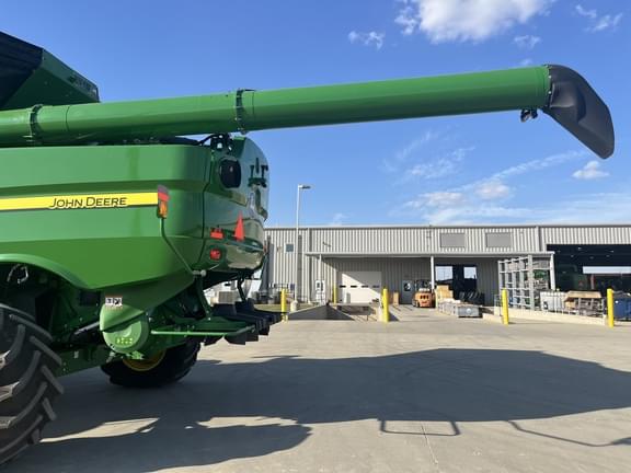 Image of John Deere S780 equipment image 4