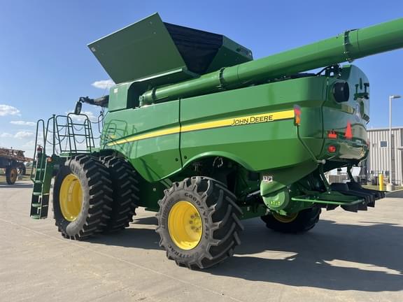 Image of John Deere S780 equipment image 4