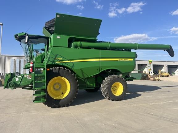 Image of John Deere S780 equipment image 2