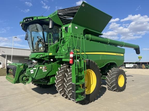 Image of John Deere S780 equipment image 1