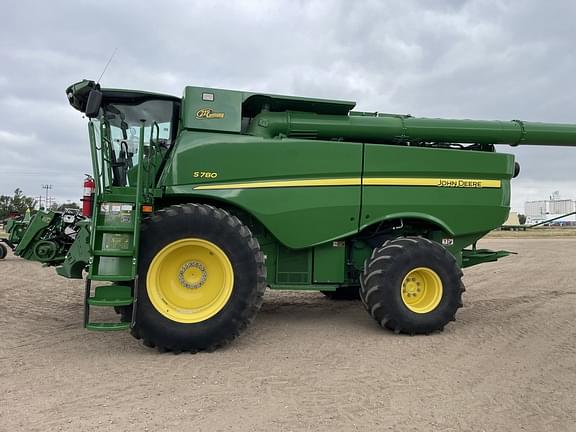 Image of John Deere S780 equipment image 2