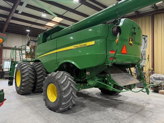 Image of John Deere S780 equipment image 2
