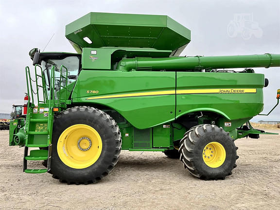 Image of John Deere S780 equipment image 1