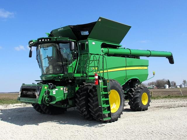 Image of John Deere S780 equipment image 1