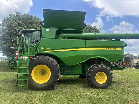 Image of John Deere S780 equipment image 1