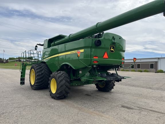 Image of John Deere S780 equipment image 2
