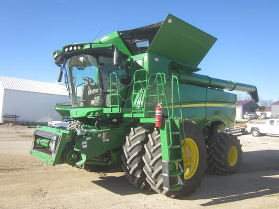 Image of John Deere S780 equipment image 2