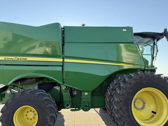 Image of John Deere S780 equipment image 2