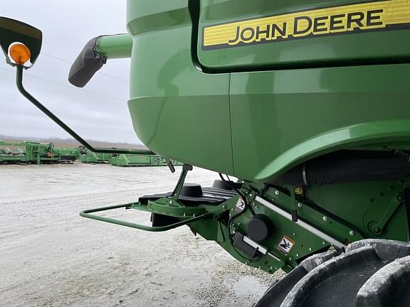 Image of John Deere S780 equipment image 4