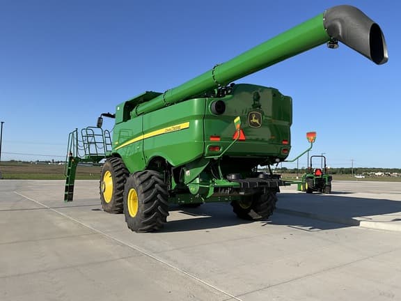 Image of John Deere S780 equipment image 2