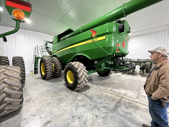 Image of John Deere S780 equipment image 1